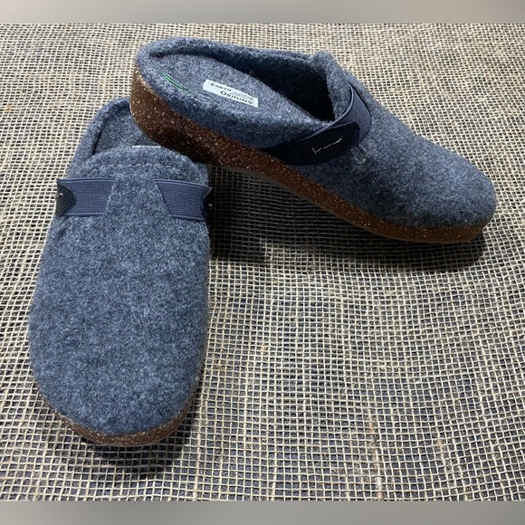 Earth Origins Jenna Felt Grey Slip-on Clogs, Sz 6.5 M, Cork Midsole, Memory Foam - Picture 2 of 7